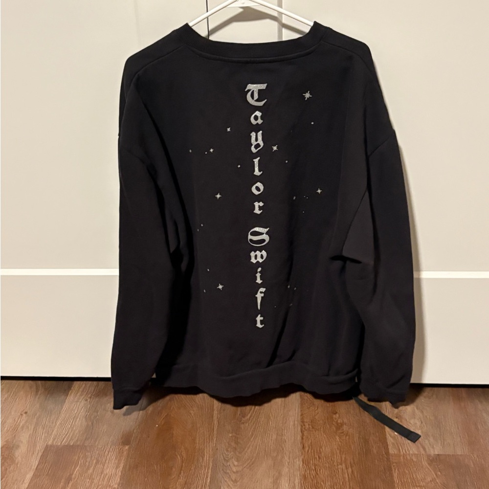 Taylor Swift Rep. Sweatshirt.